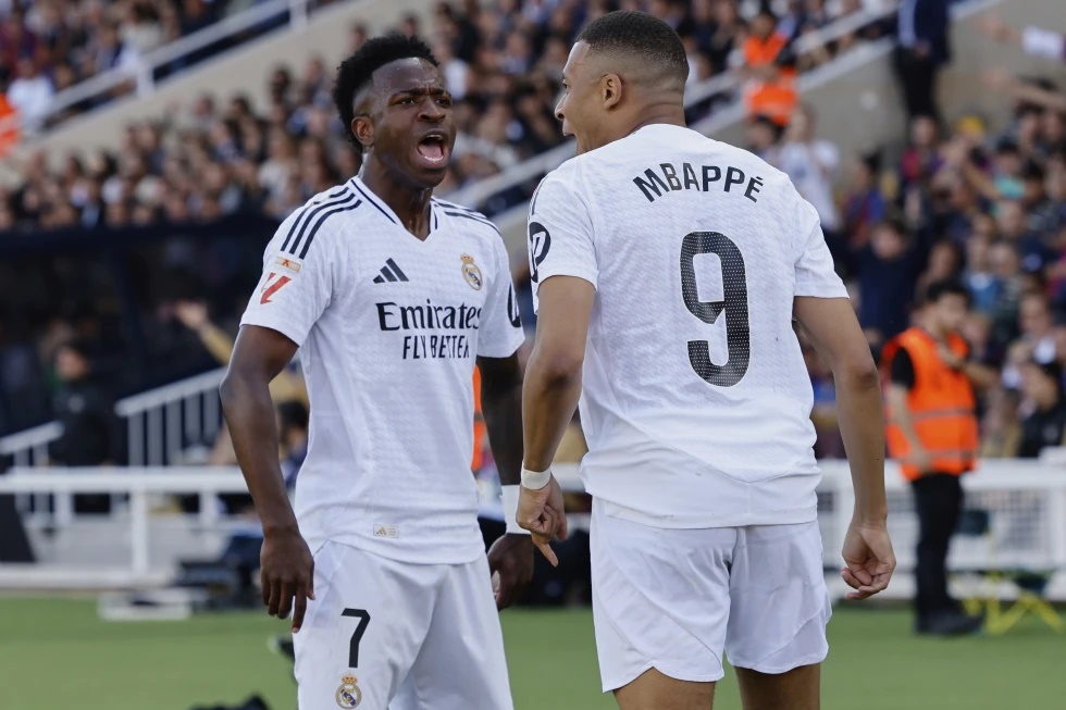 Real Madrid’s Vinicius Junior, left, and Kylian Mbappe celebrate after a goal during the La Liga soccer match between Barcelona and Real Madrid in Barcelona, Spain, Sunday, May 11, 2025. AP Photo/Joan Monfort)