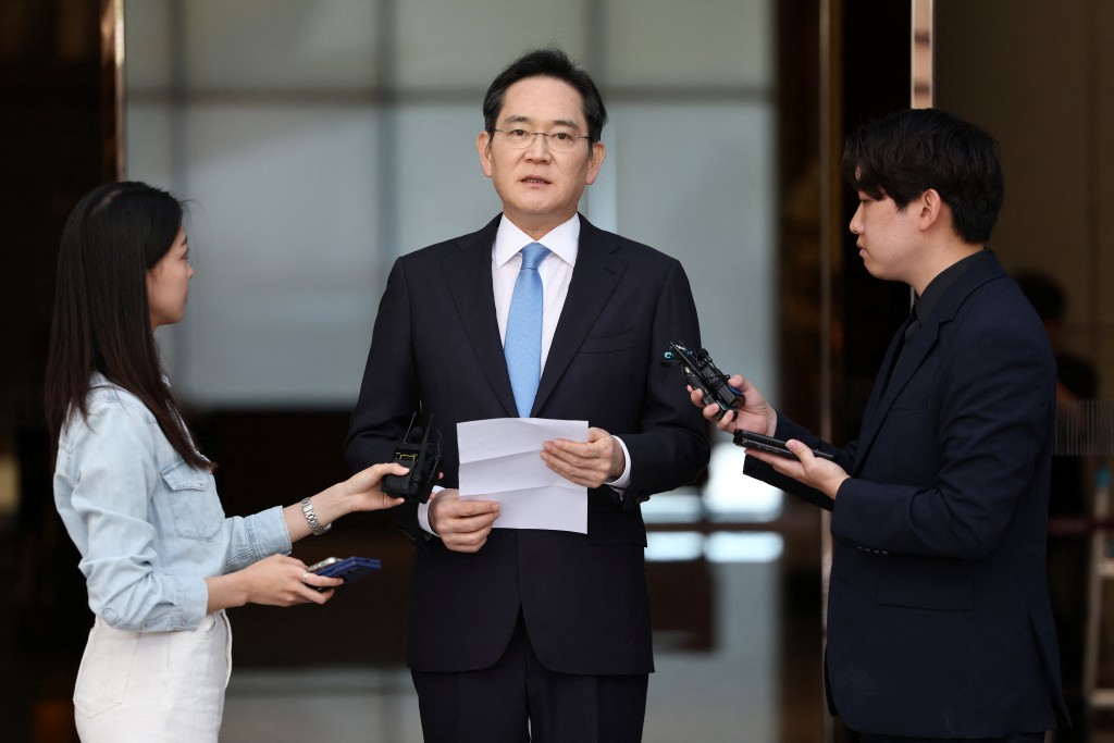 Samsung Electronics Chairman Jay Y. Lee reads a statement as he apologises over Samsung’s labour dispute in his first public comments on the issue, in Seoul, South Korea, May 16, 2026. (Reuters)