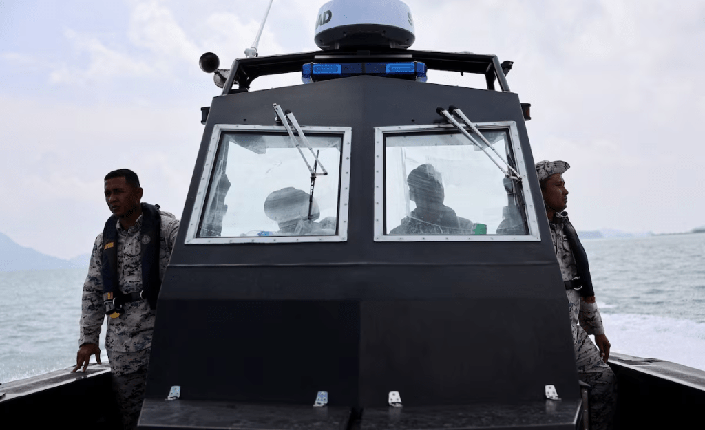 Malaysian Maritime Enforcement Agency officers search for victims during a search and rescue operation, after a boat carrying members of Myanmar's persecuted Rohingya community sank in waters near the Thailand–Malaysia border off Langkawi, Malaysia November 10, 2025. REUTERS/Hasnoor Hussain 