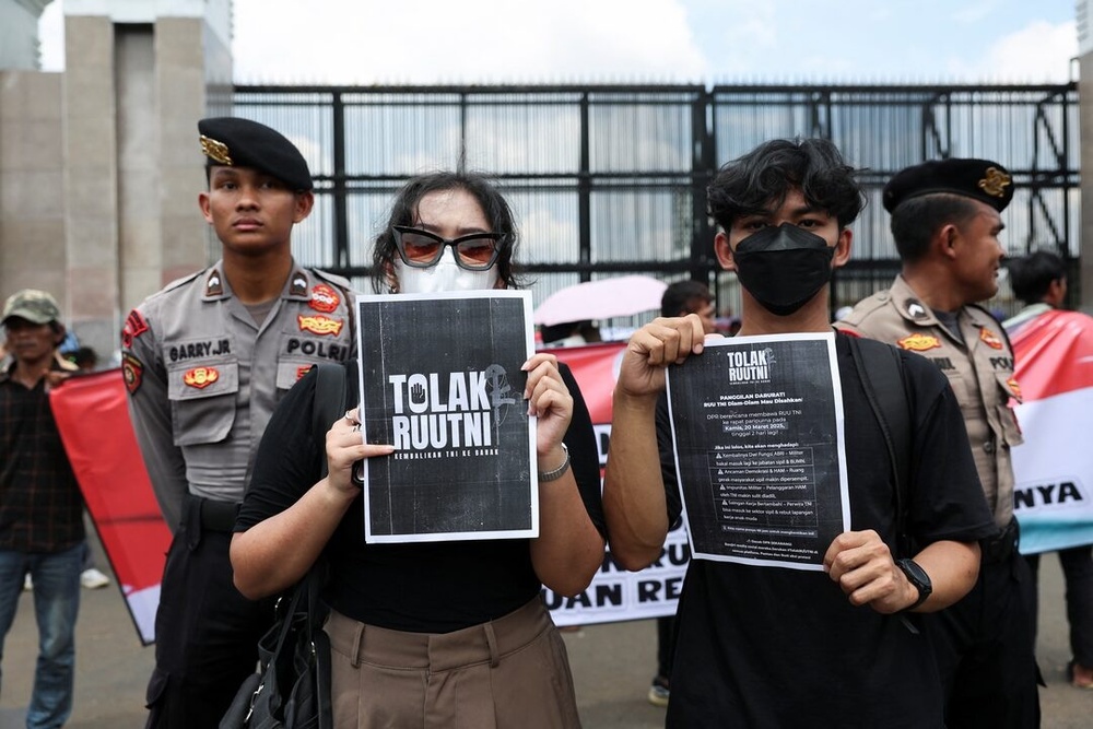 People hold posters as they protest outside the Indonesian parliament against a controversial military bill which will allocate more civilian posts for military officers, in Jakarta, Indonesia, March 20, 2025. REUTERS/Ajeng Dinar Ulfiana People hold posters as they protest outside the Indonesian parliament against a controversial military bill which will allocate more civilian posts for military officers, in Jakarta, Indonesia, March 20, 2025. REUTERS/Ajeng Dinar Ulfiana