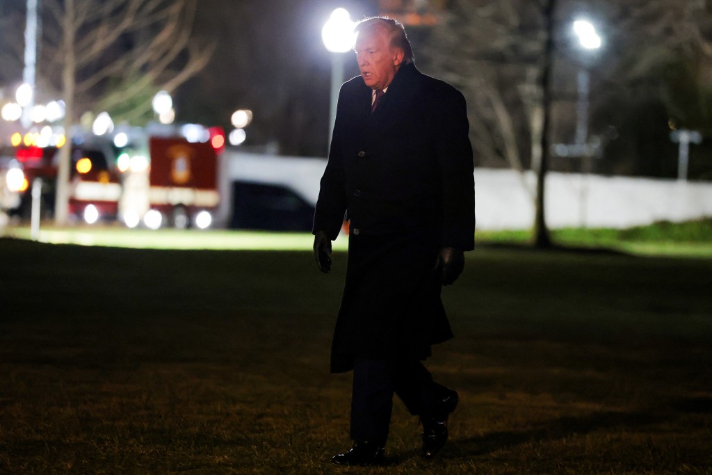 WASHINGTON, DC - JANUARY 22: U.S. President Donald Trump walks across the South Lawn after returning to the White House on January 22, 2026 in Washington, DC. Trump attended the World Economic Forum (WEF) in Davos, Switzerland. Anna Moneymaker/Getty Images/AFP (Photo by Anna Moneymaker / GETTY IMAGES NORTH AMERICA / Getty Images via AFP). 