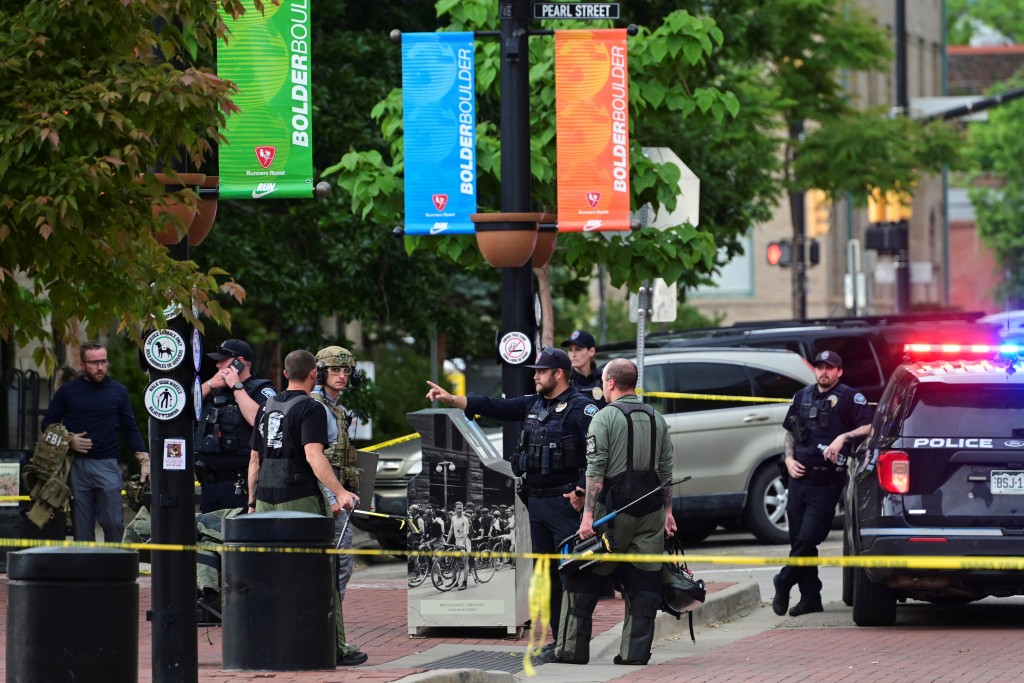 Police and FBI agents gather, after an attack that injured multiple people, in Boulder, Colorado, U.S. June 1, 2025. (Reuters)
