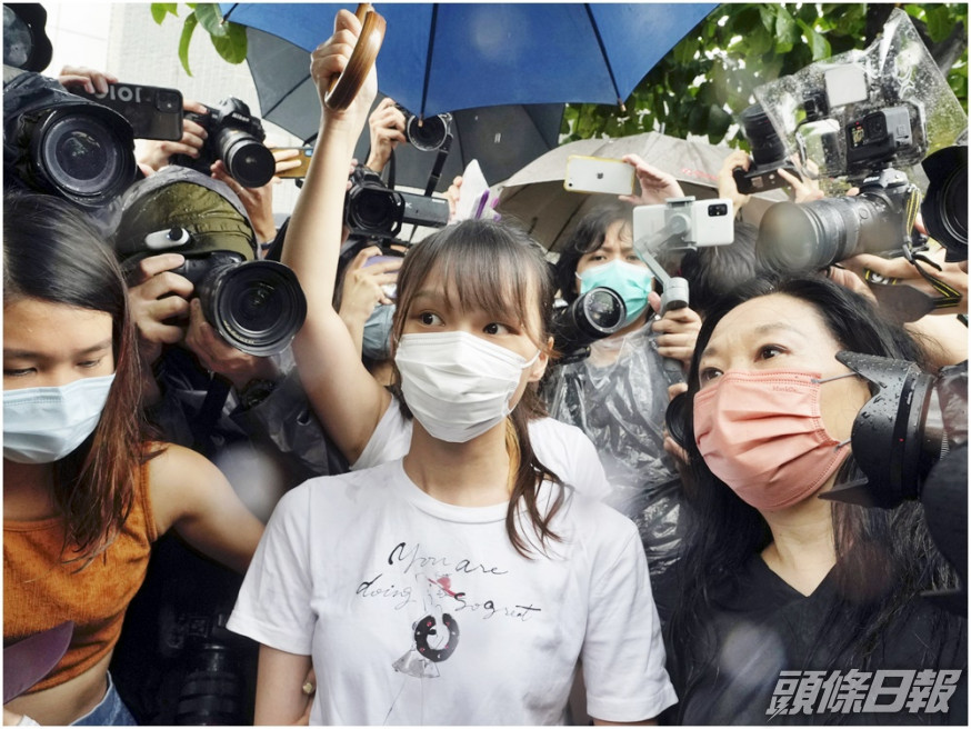 Agnes Chow walks free from prison Agnes Chow walks free from prison