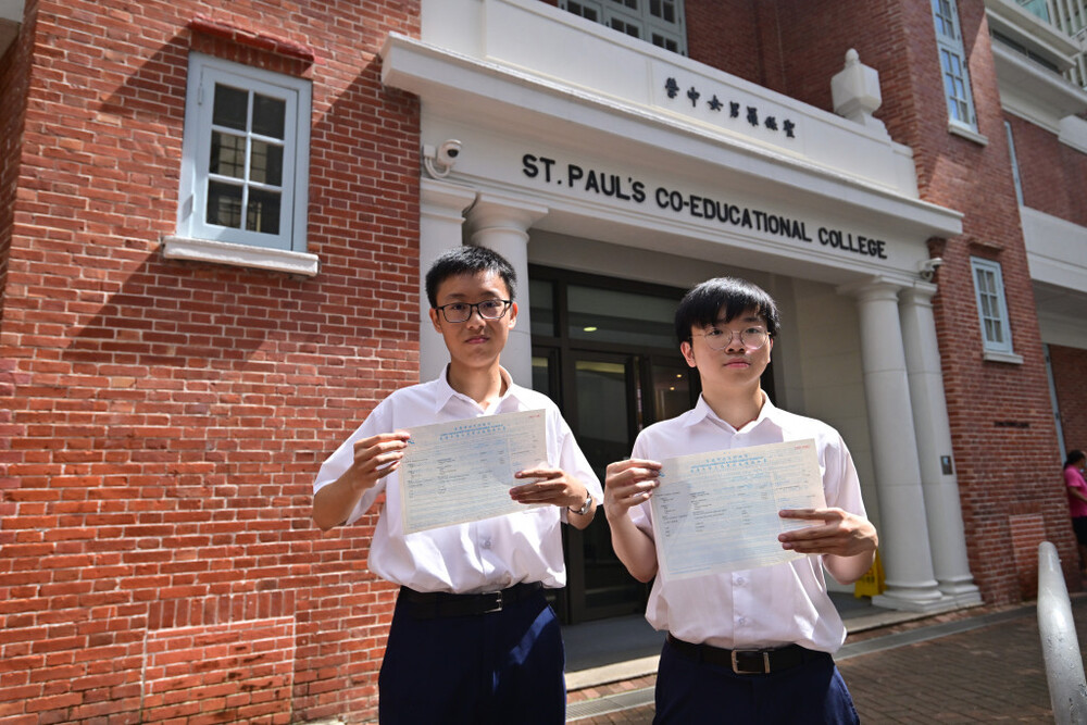 Wong Shue-hei (L) and Au Yeung Cheung-wai (R) from St Paul’s Co-educational College. 