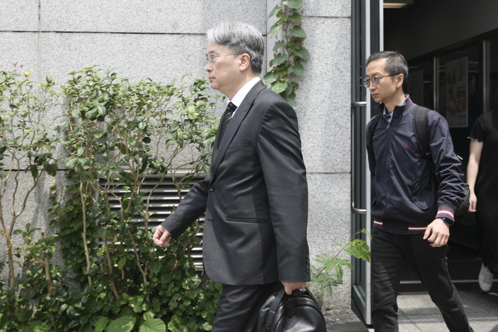 Lau Fu-kwok (middle) heads the Housing Bureau’s Independent Checking Unit throughout the major maintenance works at Wang Fuk Court before stepping down earlier this year.