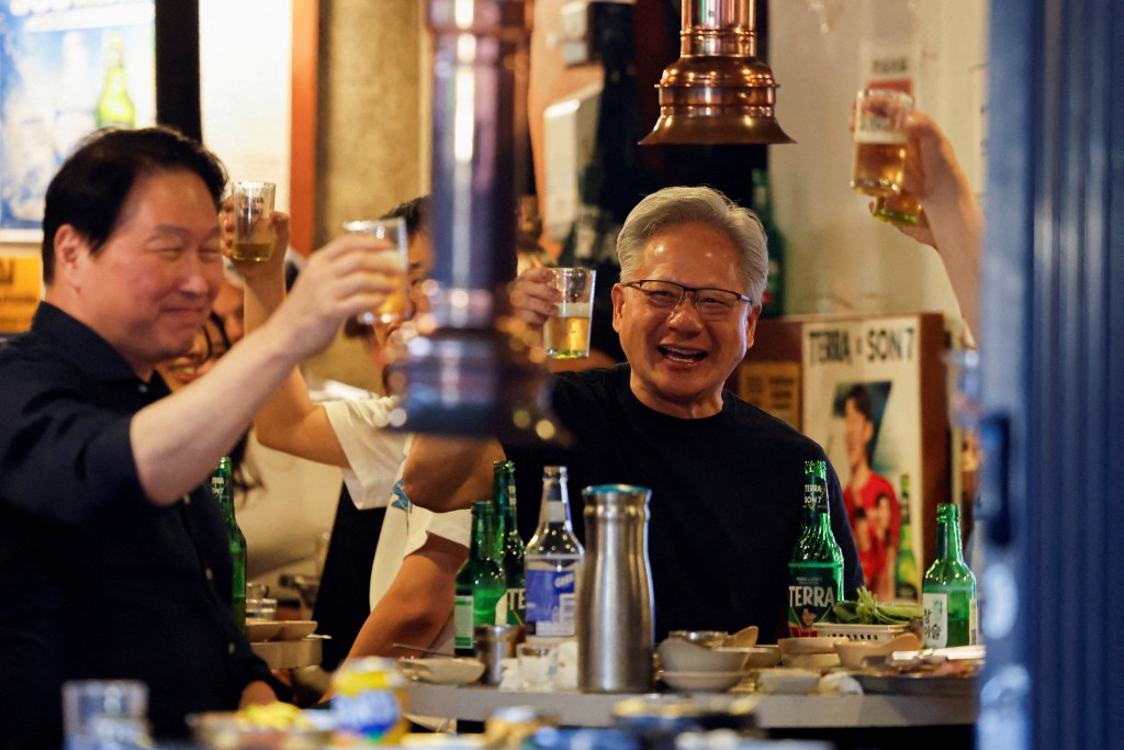 Nvidia CEO Jensen Huang raises a toast with SK Group Chairman Chey Tae-won, LG Corporation Chairman and CEO Koo Kwang-mo and Naver Corporation Founder Lee Hae-jin during their dinner meeting at a Korean barbecue restaurant in Seoul, South Korea, June 5, 2026. REUTERS