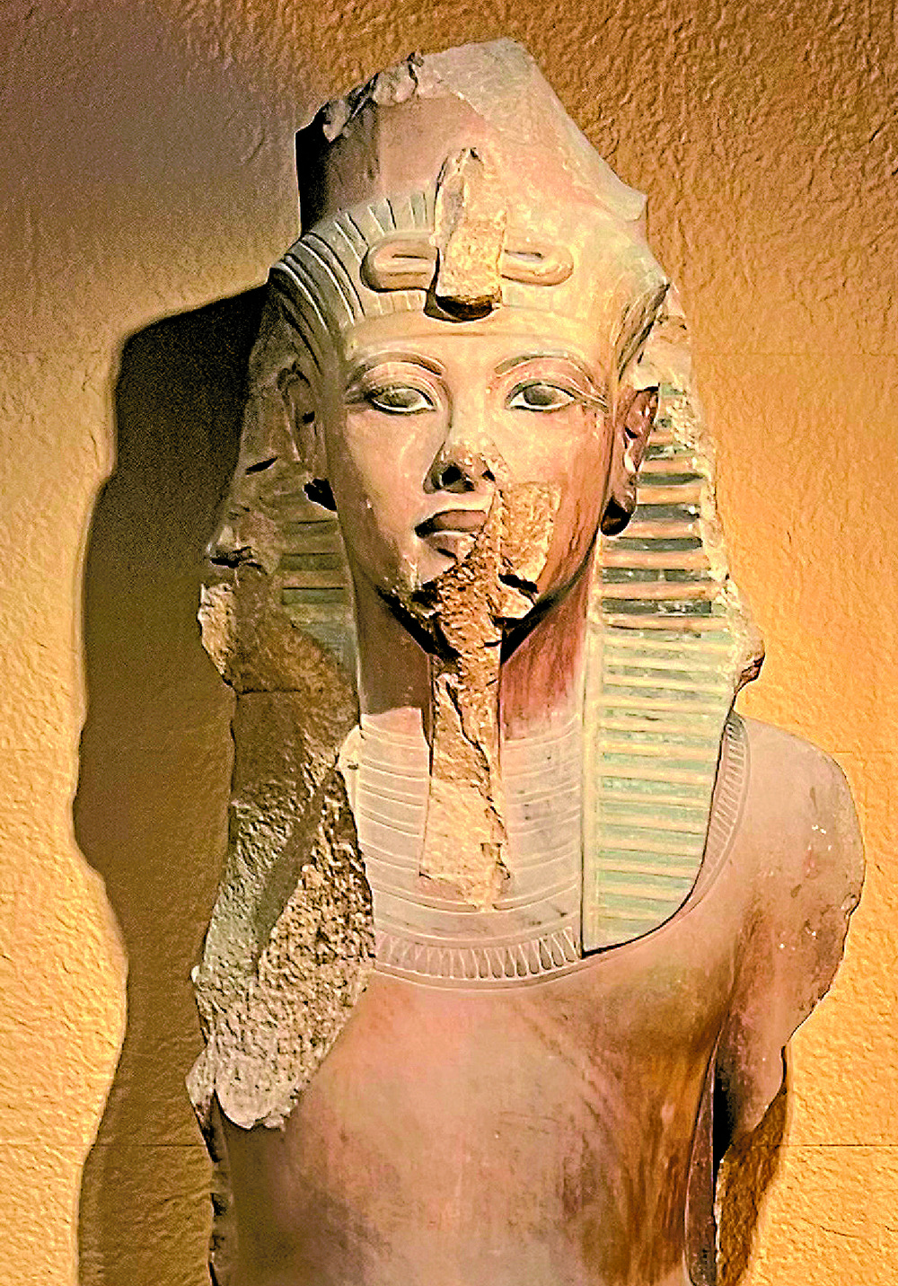 Pieces from ancient Egypt and China will be on display at the Palace Museum. Pieces from ancient Egypt and China will be on display at the Palace Museum.
