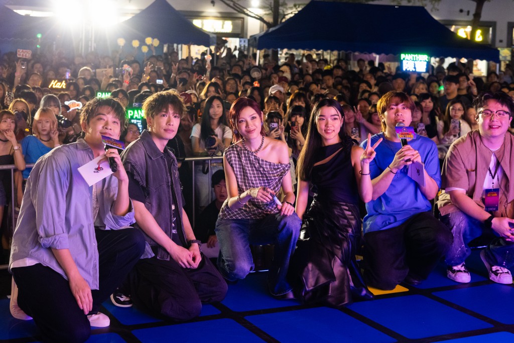 Panther, Kaho and Kacey pose for a group photo at 903 Starry Breezy Live.