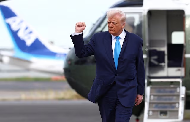 U.S. President Donald Trump gestures as he walks from Marine One to board Air Force One to depart Haneda Airport for South Korea, in Tokyo, Japan, October 29, 2025. REUTERS/Evelyn Hockstein