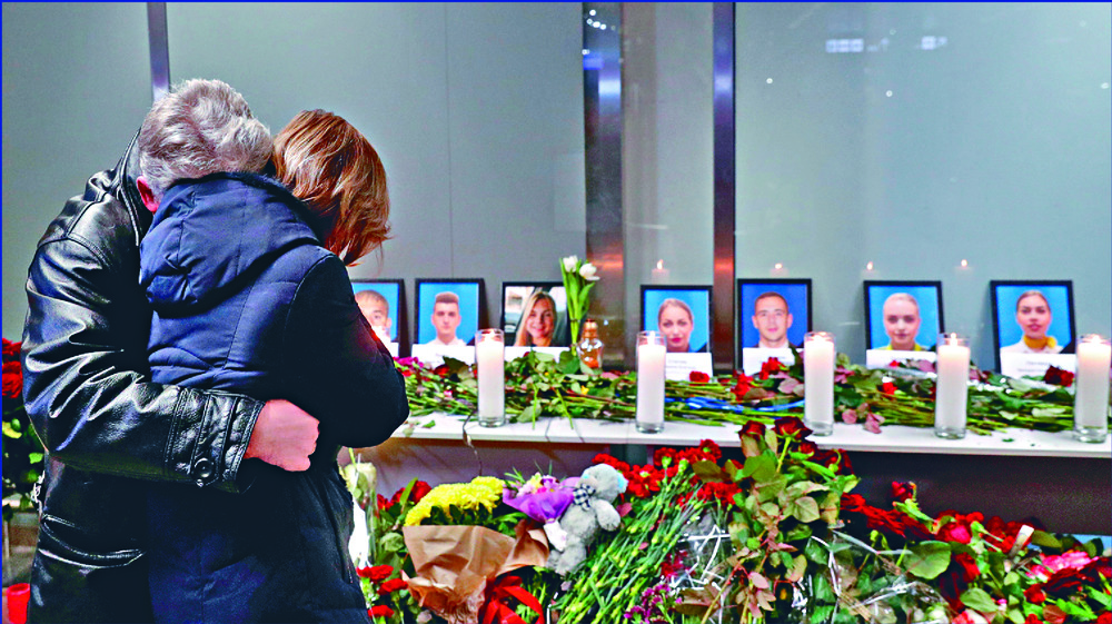 Relatives of the fallen flight crew members mourn at a memorial in Kiev. REUTERS Relatives of the fallen flight crew members mourn at a memorial in Kiev. REUTERS