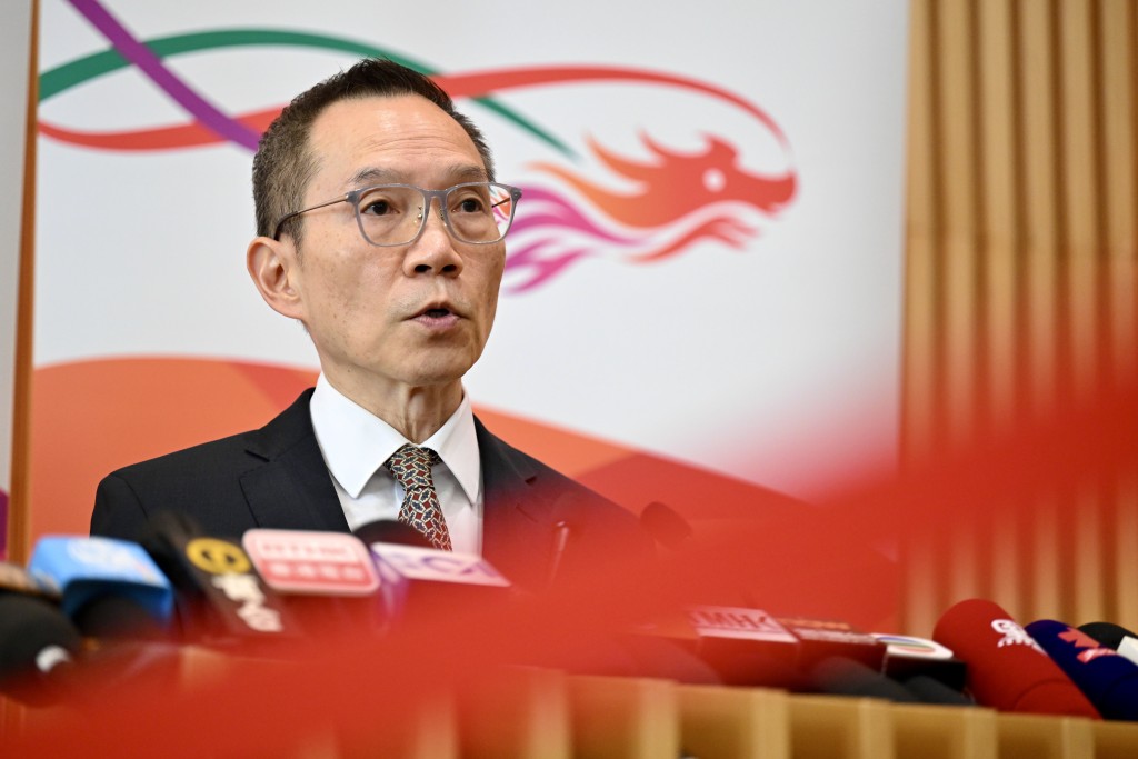 The government on Tuesday announced the withdrawal of the Silver Bauhinia Star previously awarded to the former director of the Government Logistics Department Carlson Chan Ka-shun.