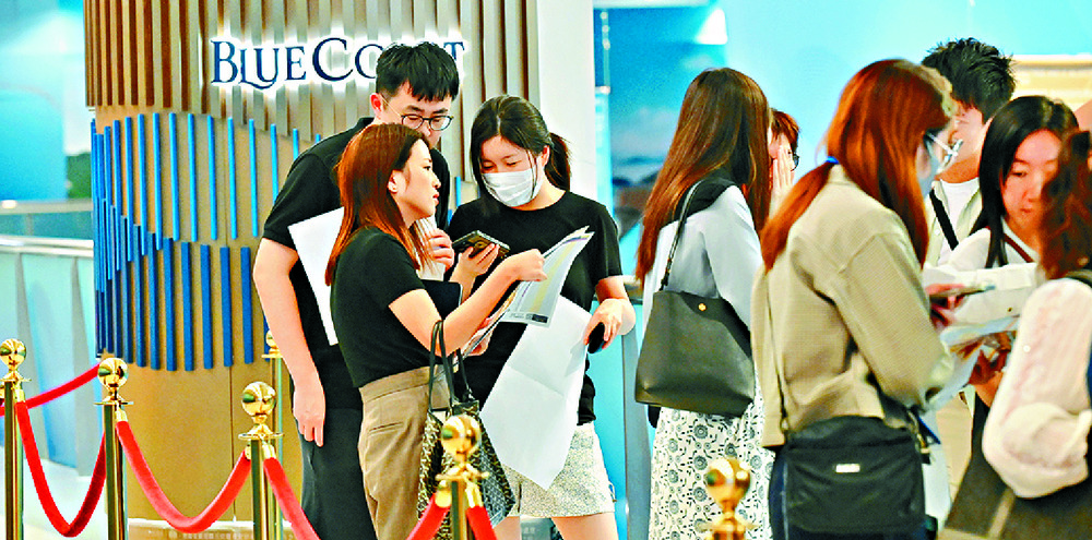 Blue Coast has attracted more than 12,000 checks for 248 flats in the first two lists. Sing Tao Blue Coast has attracted more than 12,000 checks for 248 flats in the first two lists. Sing Tao