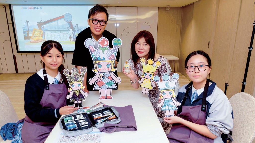 Students Yanly (first left) and Yoyo (first right) shared the ideas behind their MOLLY creations with Kenny Wong and Bella Chhoa, Chief Commercial Officer of Sino Group. Students Yanly (first left) and Yoyo (first right) shared the ideas behind their MOLLY creations with Kenny Wong and Bella Chhoa, Chief Commercial Officer of Sino Group.