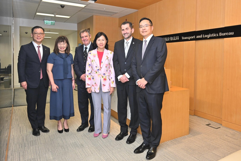 The Secretary for Transport and Logistics, Ms Mable Chan (third right), met with the Secretary General of the International Chamber of Shipping (ICS), Mr Guy Platten (third right), and his designated successor, Mr Thomas Kazakos (second right), today (May 12) to solidify plans for the Hong Kong Special Administrative Region Government and the ICS to co-host the second Global Maritime Trade Summit during Hong Kong Maritime Week in November this year. Photo shows Ms Chan with representatives of the ICS. The Secretary for Transport and Logistics, Ms Mable Chan (third right), met with the Secretary General of the International Chamber of Shipping (ICS), Mr Guy Platten (third right), and his designated successor, Mr Thomas Kazakos (second right), today (May 12) to solidify plans for the Hong Kong Special Administrative Region Government and the ICS to co-host the second Global Maritime Trade Summit during Hong Kong Maritime Week in November this year. Photo shows Ms Chan with representatives of the ICS.