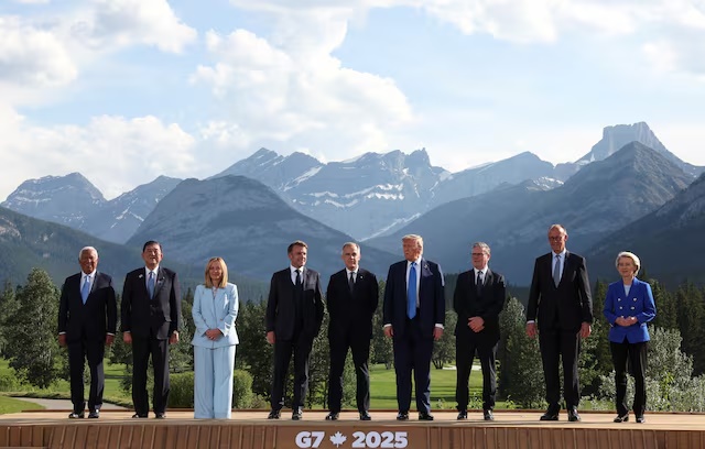 European Council President Antonio Costa, Japan's Prime Minister Shigeru Ishiba, Italian Prime Minister Giorgia Meloni, French President Emmanuel Macron, Canada's Prime Minister Mark Carney, U.S. President Donald Trump, British Prime Minister Keir Starmer, German Chancellor Friedrich Merz and European Commission President Ursula von der Leyen pose for a family photo during the G7 Summit, in Kananaskis, Alberta, Canada, June 16, 2025. REUTERS/Suzanne Plunkett/Pool