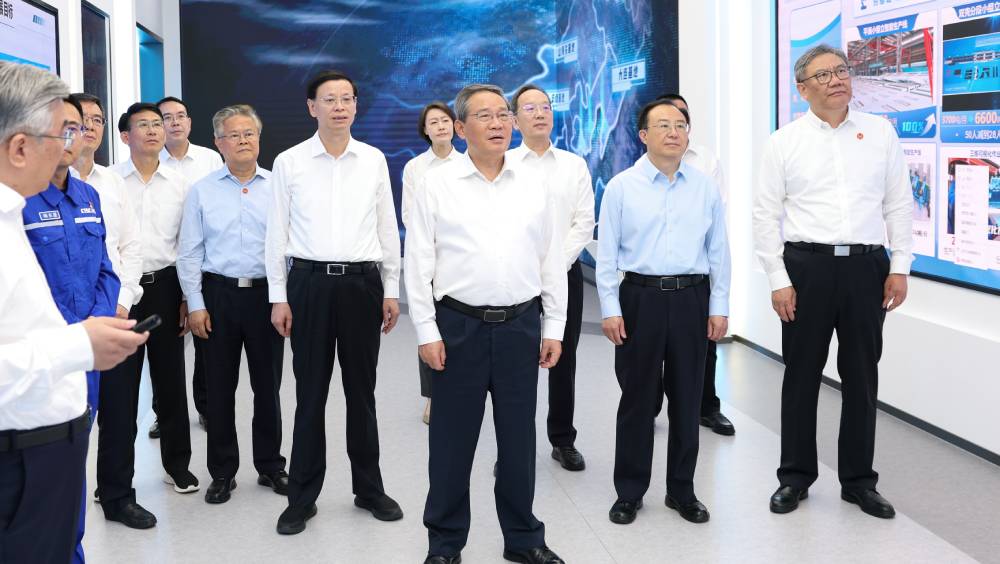 Li Qiang visited the Dalian Shipbuilding Industry. 