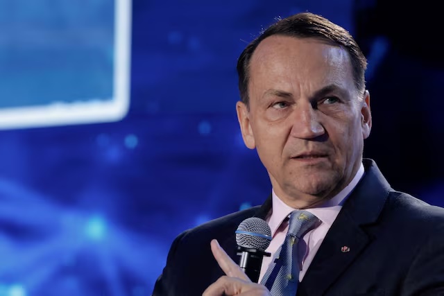Polish Deputy Prime Minister and Foreign Minister Radoslaw Sikorski attends the Warsaw Security Forum, in Warsaw, Poland September 29, 2025. Agencja Wyborcza.pl/Dawid Zuchowicz/via REUTERS 