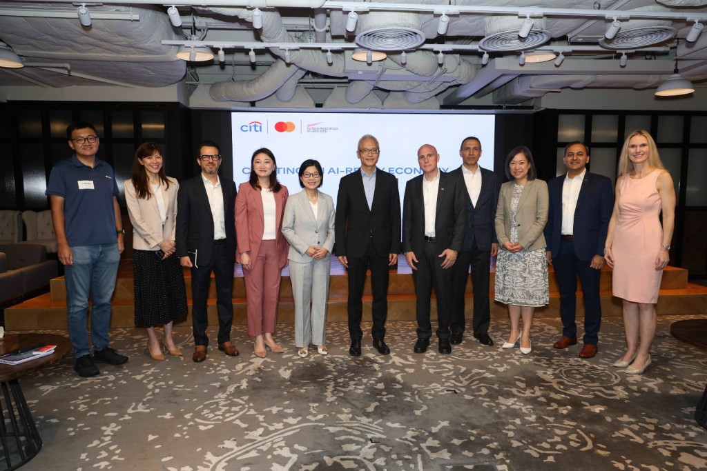 From fourth left, Aveline San, chief executive and banking head of Citi Hong Kong, Carmen Chu, Executive Director, Banking Supervision of the Hong Kong Monetary Authority, and Howard Lee, Deputy Chief Executive of the HKMA. Photo from Citi