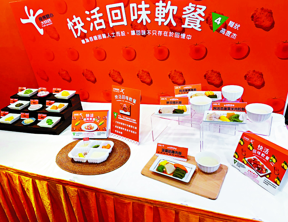 Law Shun-leung gets a scoop of one of the items on Fairwood's soft meals by his delighted wife. Above: the five options and ingredients. Law Shun-leung gets a scoop of one of the items on Fairwood's soft meals by his delighted wife. Above: the five options and ingredients.