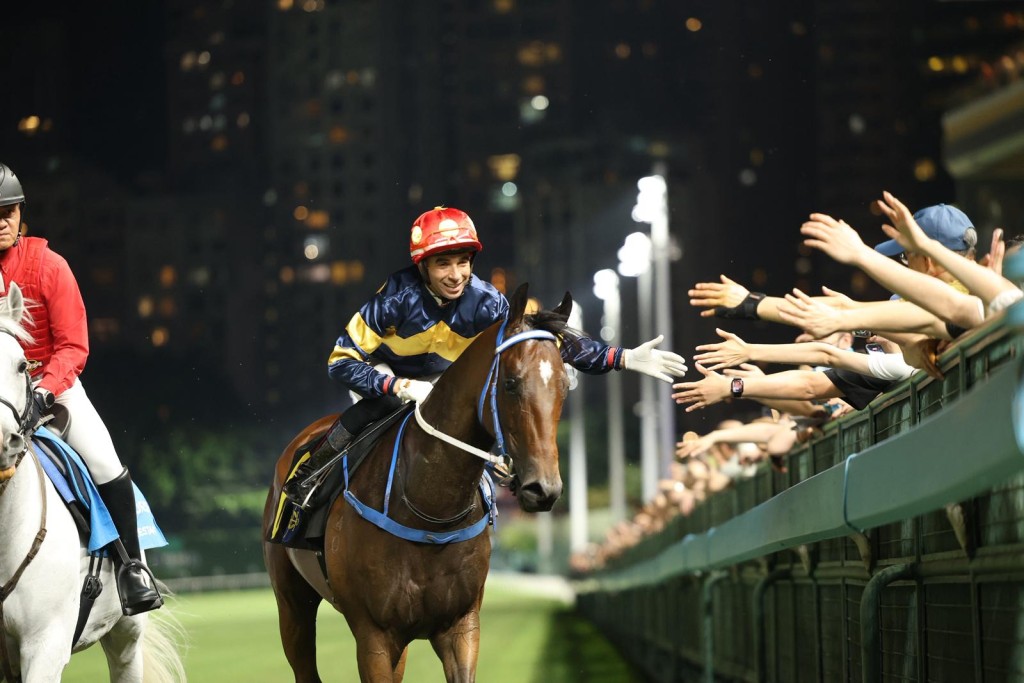 Joao Moreira returns to scale on Family Fortune. Singtao