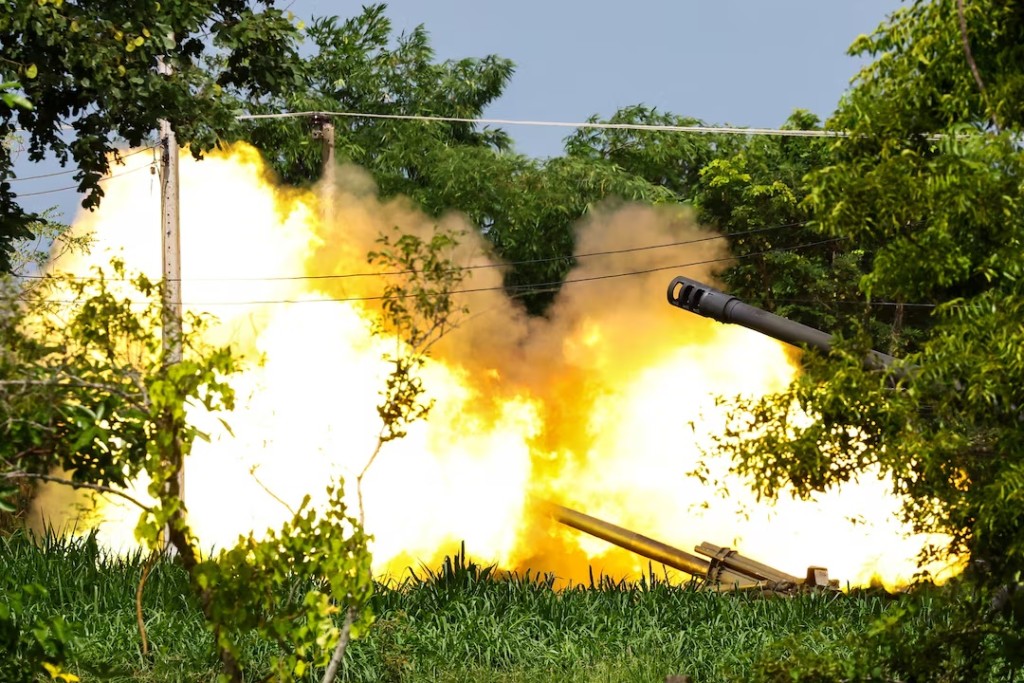 A Thailand's mobile artillery unit fires towards Cambodia's side after Thailand and Cambodia exchanged heavy artillery on Friday as their worst fighting in more than a decade stretched for a second day, in Surin, Thailand, July 25, 2025. REUTERS/Athit Perawongmetha