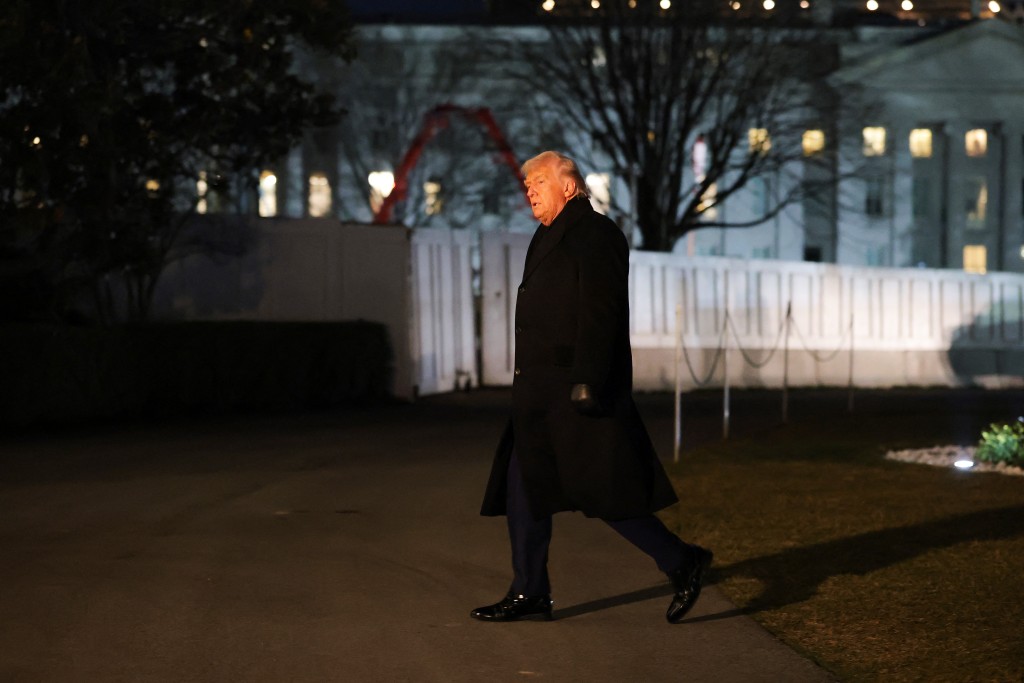 U.S. President Donald Trump walks across the South Lawn after returning to the White House on January 22, 2026 in Washington, DC. Trump attended the World Economic Forum (WEF) in Davos, Switzerland. Anna Moneymaker/Getty Images/AFP (Photo by Anna Moneymaker / GETTY IMAGES NORTH AMERICA / Getty Images via AFP)
