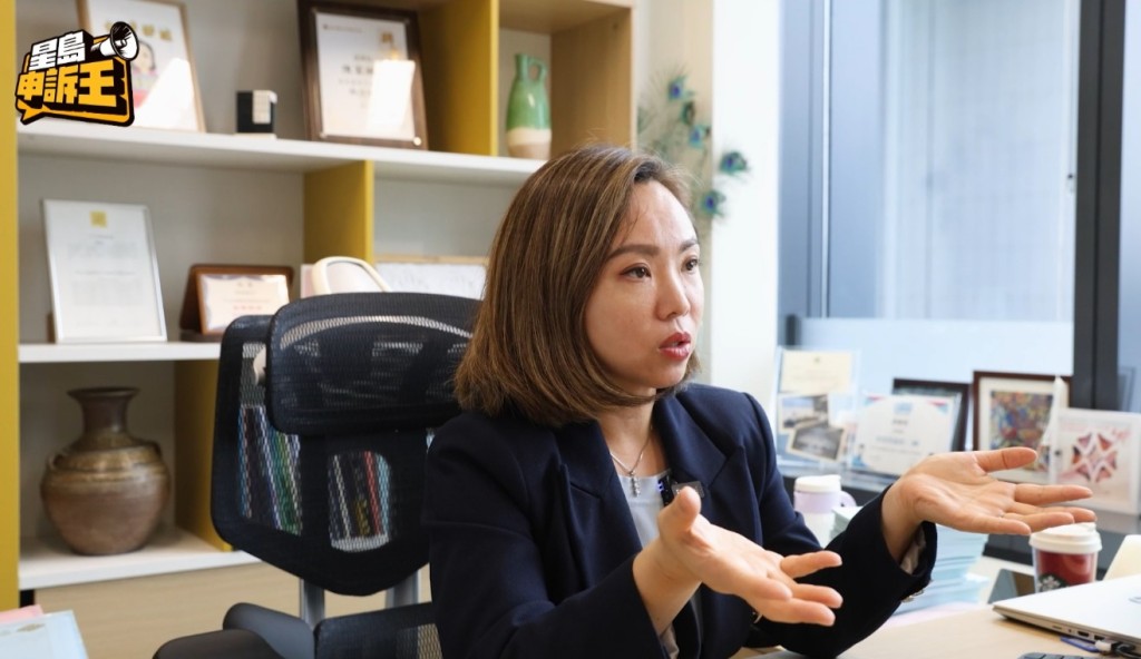 (sing tao) Lawmaker Judy Chan who has two young children, faced similar harassment. (sing tao) Lawmaker Judy Chan who has two young children, faced similar harassment.