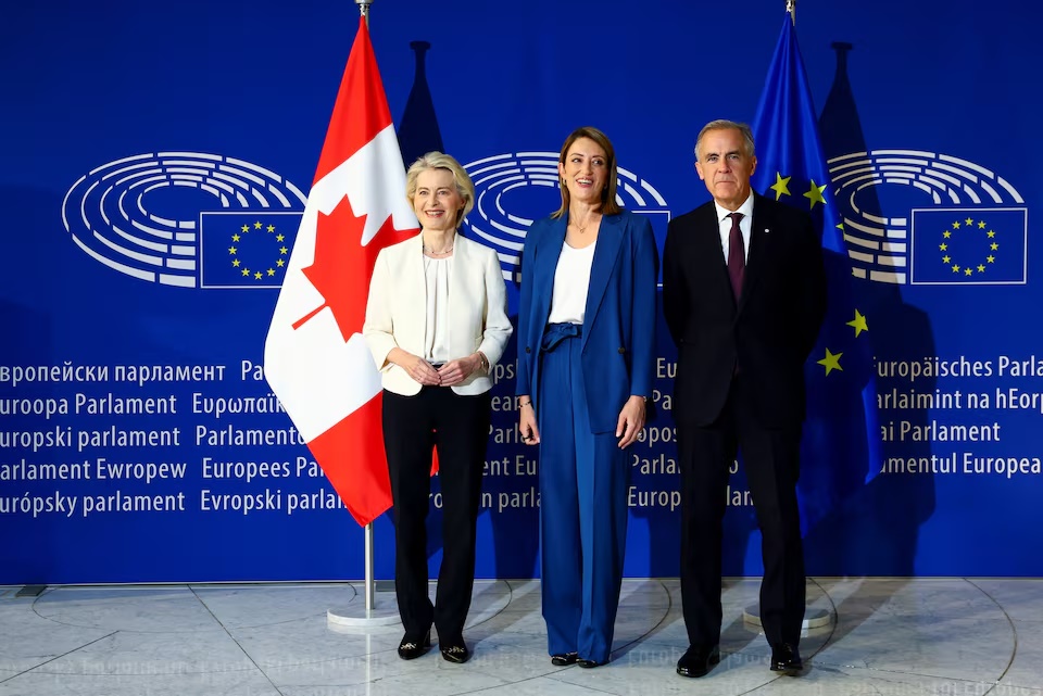 Canadian Prime Minister Mark Carney is welcomed by European Commission President Ursula von der Leyen, and Roberta Metsola, President of the European Parliament, upon his arrival at the European Parliament ahead of the State of the European Union address (SOTEU), in Strasbourg, France, September 16, 2026. REUTERS/Yves Herman