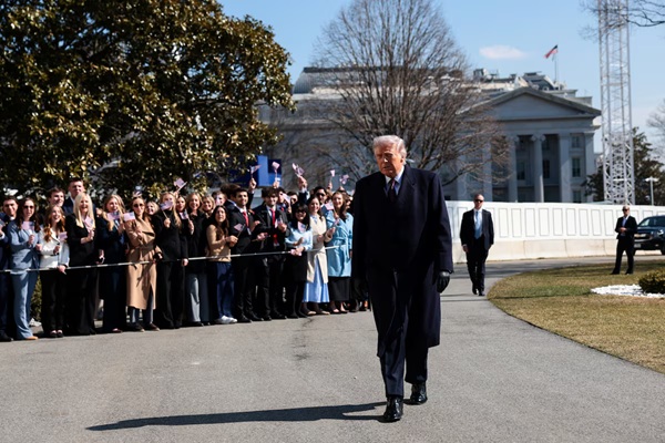 U.S. President Donald Trump walks to depart from the White House, ahead of his trip to Corpus Christi, Texas, in Washington, D.C., U.S., February 27, 2026. REUTERS/Evelyn Hockstein