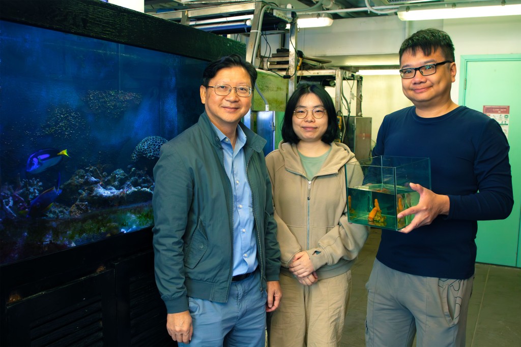 Professor Qiu Jianwen (left) and two of his research team members. 