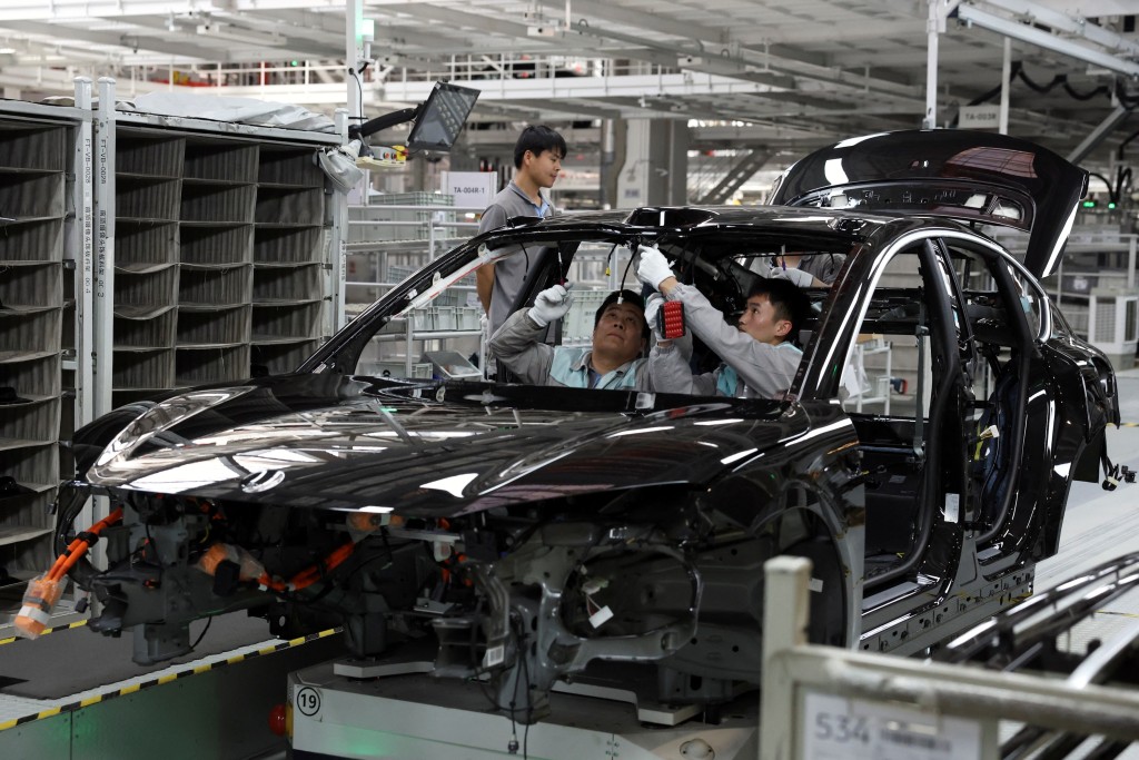 Employees work on the production line at a factory of Chinese electric vehicle (EV) maker Nio in Hefei, Anhui province, China April 2, 2025. REUTERS