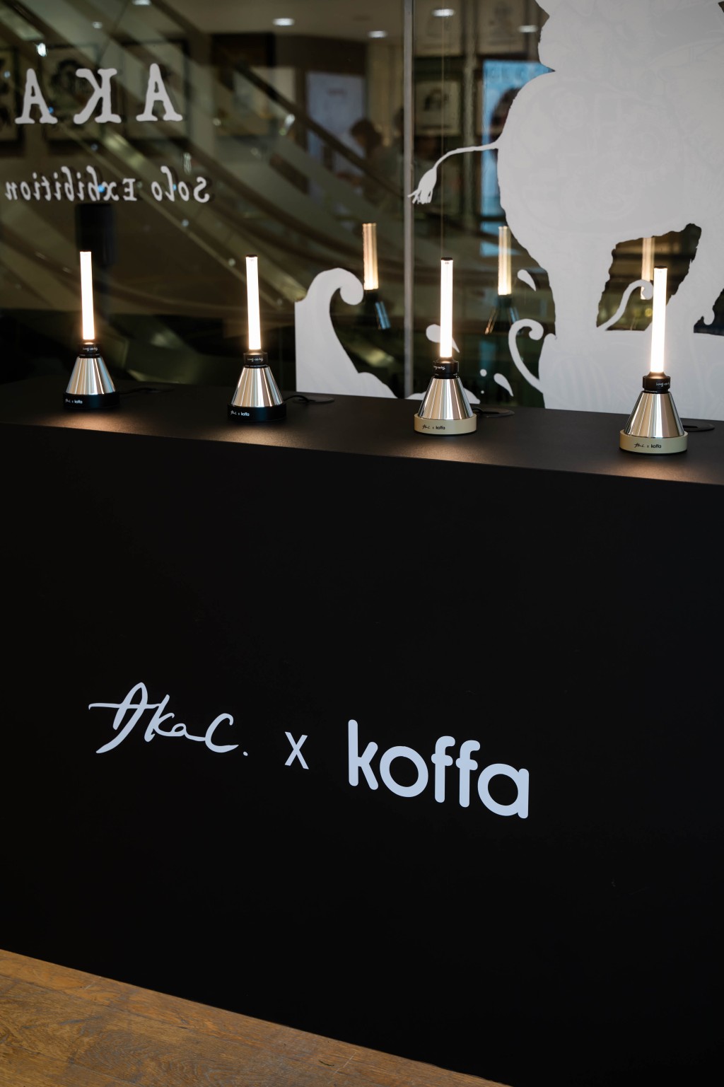 The exhibition also witness the launch of two co-branded desk lamps personally designed by Aka C.