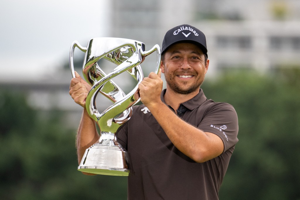 USA's Xander Schauffele celebrates with the trophy after winning the PGA Baycurrent Classic golf tournament in Yokohama on October 12, 2025. (AFP)