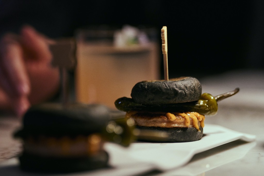 Turning Mini Burgers. (HK$ 248 for two pieces)