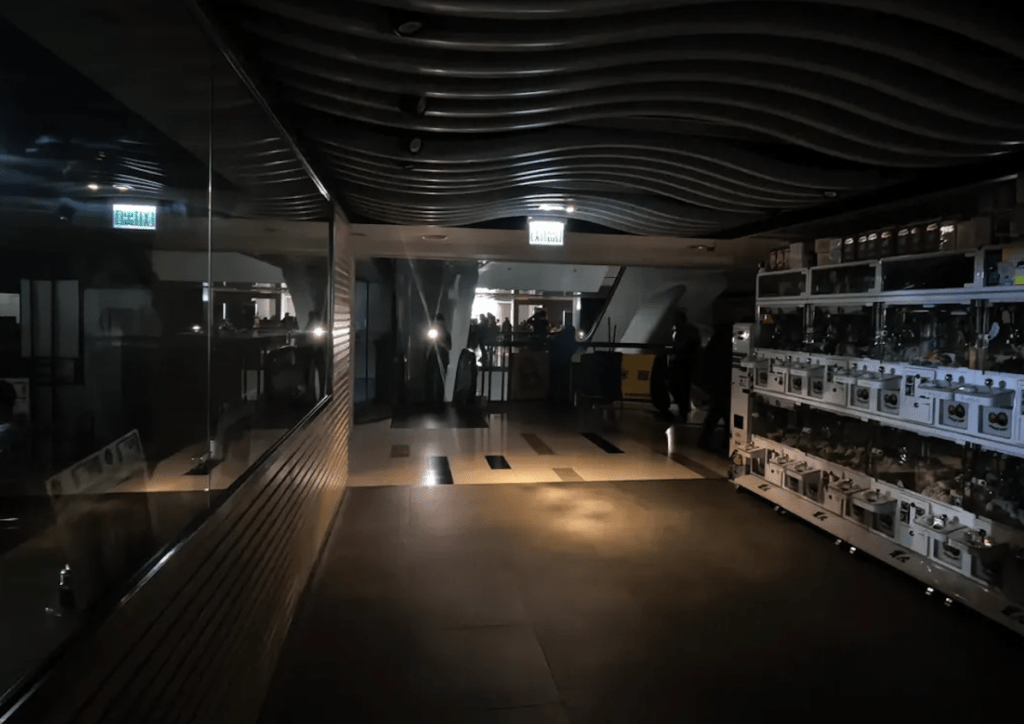 Kowloon City Plaza plunged into darkness. Thread/Sheep_mea_mea