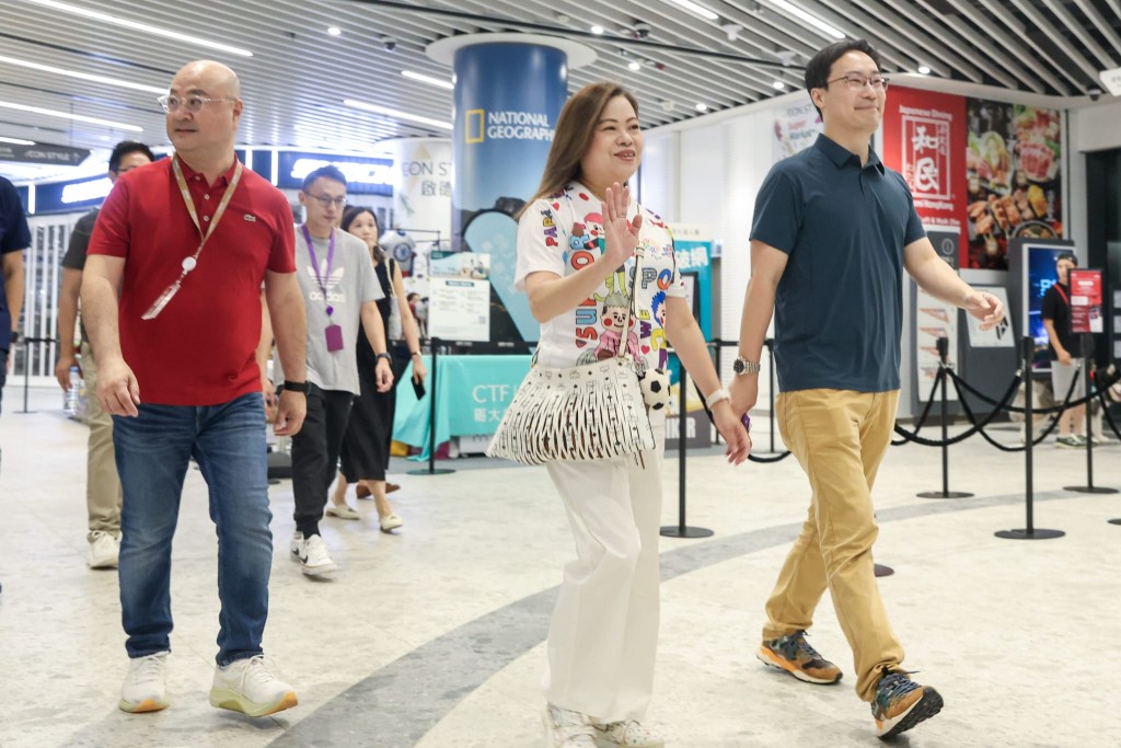 Secretary for Culture, Sports and Tourism Rosanna Law, Deputy Secretary Raistlin Lau and Sports Commissioner George Tsoi also visited the venue