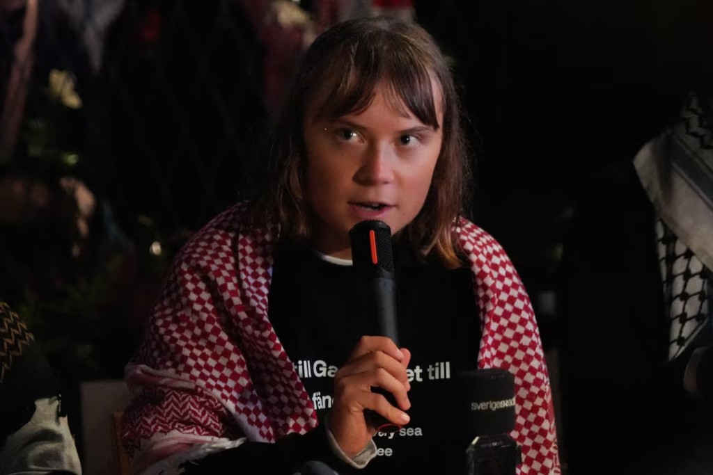  Swedish activist Greta Thunberg attends a press conference arranged by the Global Movement to Gaza Sweden in connection with the arrival of the released Swedish participants in the Global Sumud Flotilla, in Stockholm, Sweden, October 7, 2025. REUTERS/Tom Little 