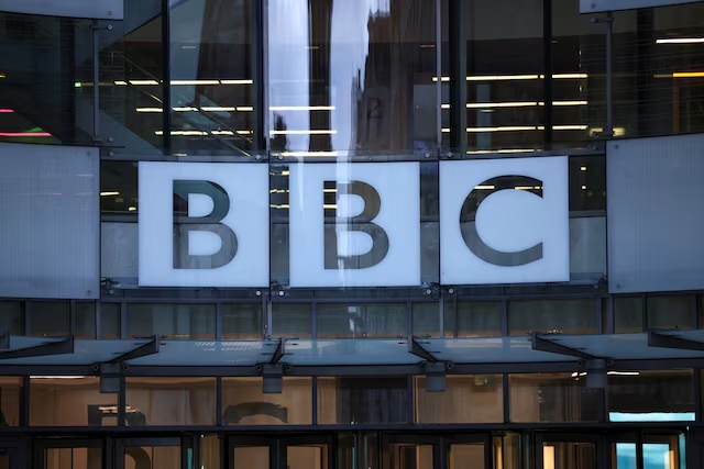 The BBC logo outside the BBC Broadcasting House after Director General of BBC Tim Davie and Chief Executive of BBC News Deborah Turness resigned following accusations of bias at the British broadcaster, including in the way it edited a speech by U.S. President Donald Trump, in London, Britain, November 10, 2025. REUTERS/Jack Taylor 