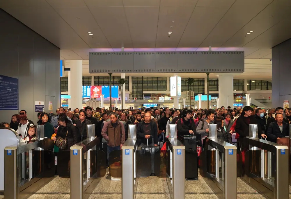 First day of the spring travel rush. (Photo: Southern Metropolis Daily)