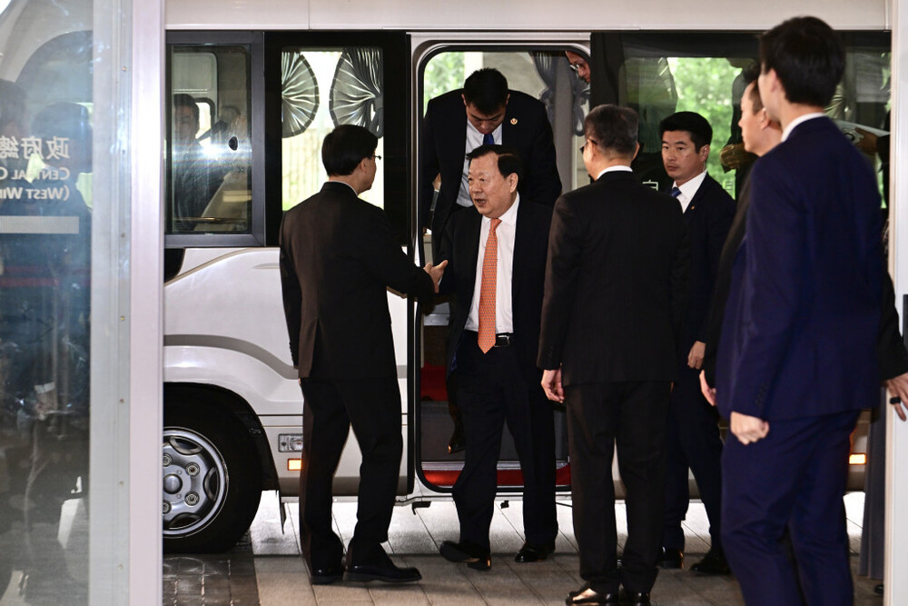 Xia was received by Chief Executive John Lee Ka-chiu and Financial Secretary Paul Chan Mo-po when his motorcade arrived at the government headquarters in Tamar on Monday morning.