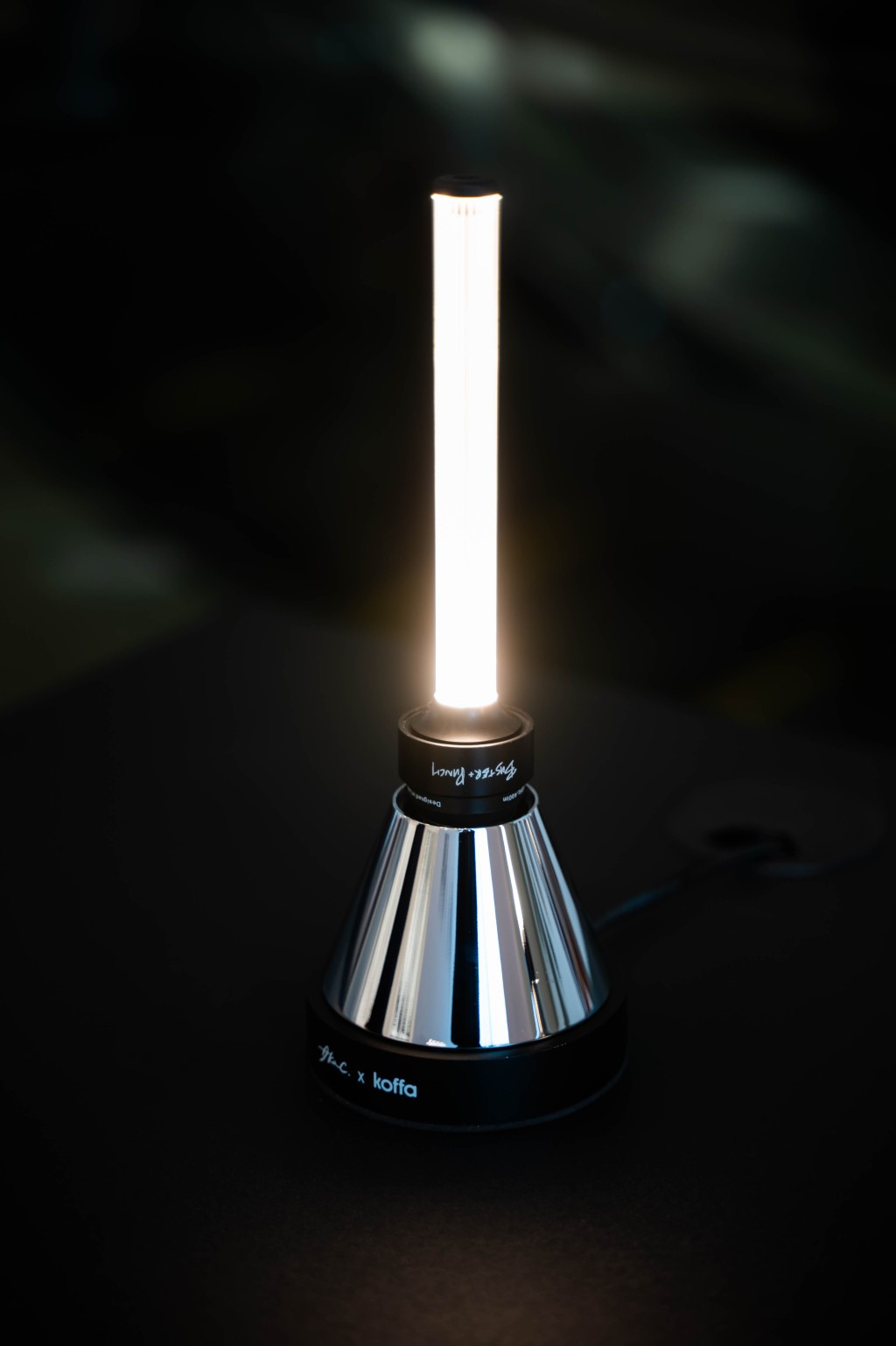 The exhibition also witness the launch of two co-branded desk lamps personally designed by Aka.