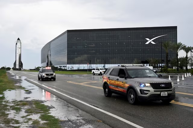 A SpaceX Starship spacecraft rolls out toward its launch pad past the Starbase Manufacturing Facility before its 10th test flight from the company's complex in Starbase, Texas, U.S., August 23, 2025. REUTERS/Steve Nesius