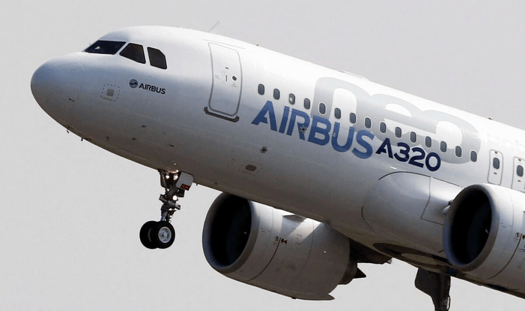 The Airbus A320neo (New Engine Option) takes off during its first flight event in Colomiers near Toulouse, southwestern France, September 25, 2014. REUTERS/Regis Duvignau 