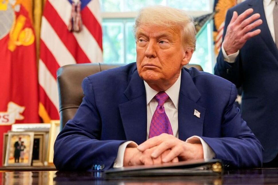 FILE PHOTO: U.S. President Donald Trump sits in the Oval Office at the White House, in Washington, D.C., U.S., June 10, 2025. REUTERS/Nathan Howard/File photo