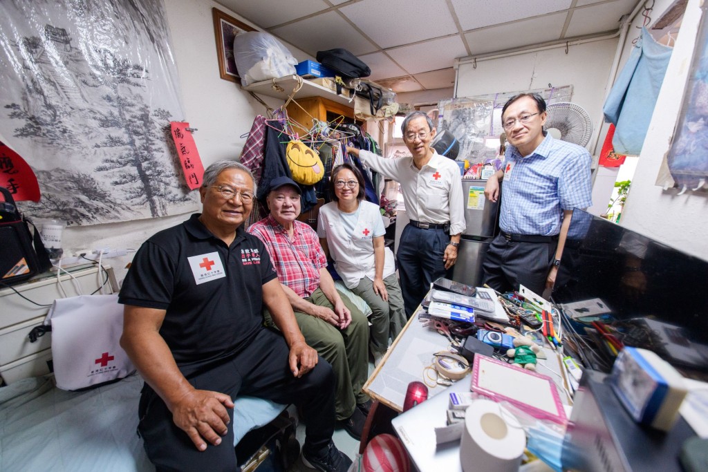 Ms Eleanor Lam, Chief Executive Officer / Secretary General of HKRC (middle), together with Mr Leung Wing Mo (left 1), Professor Shun Chi Ming, SBS (right 1), and Mr Lam Chiu Ying, SBS (right 2), visit elderly residents living in inadequate housing. Ms Eleanor Lam, Chief Executive Officer / Secretary General of HKRC (middle), together with Mr Leung Wing Mo (left 1), Professor Shun Chi Ming, SBS (right 1), and Mr Lam Chiu Ying, SBS (right 2), visit elderly residents living in inadequate housing.