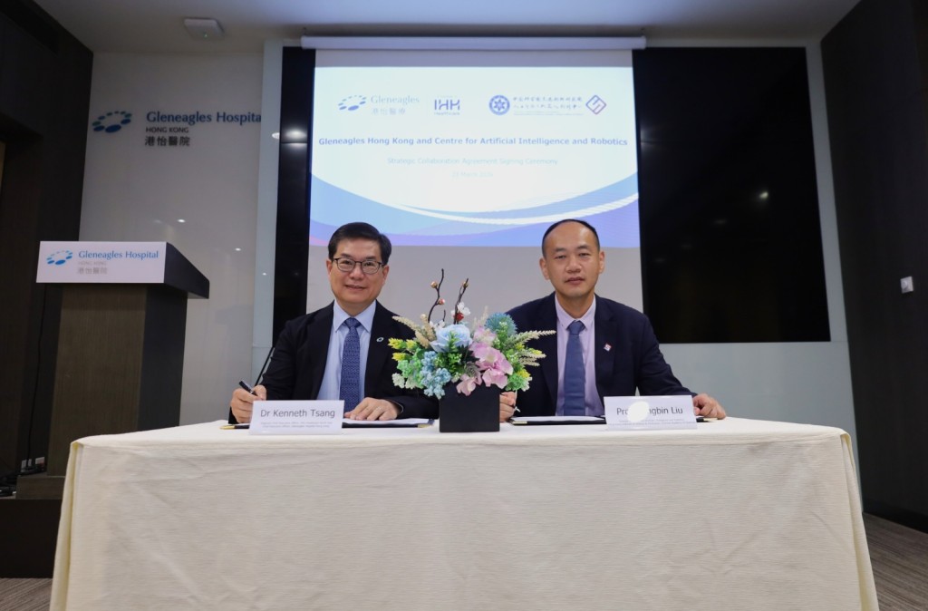 Kenneth Tsang (left), regional chief executive officer, IHH Healthcare North Asia, and chief executive of Gleneagles Hospital Hong Kong, and Liu Hongbin (right), director of the Centre for Artificial Intelligence and Robotics, Hong Kong Institute of Science & Innovation, Chinese Academy of Sciences, sign a collaboration agreement.