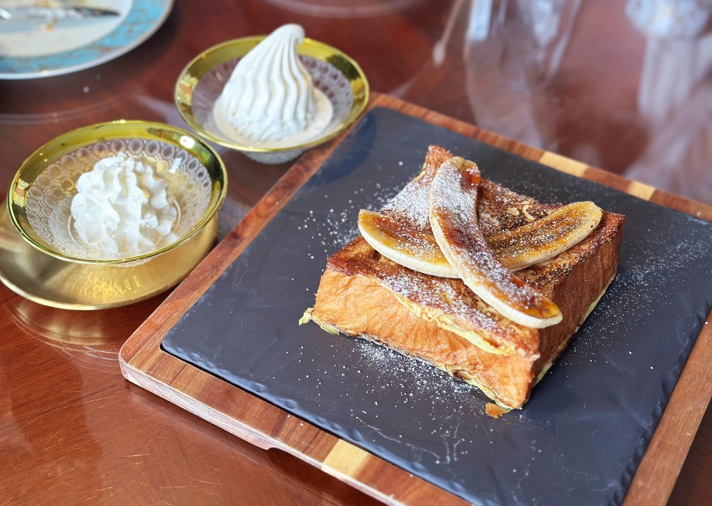Caramel banana on French toast. (HK$168)