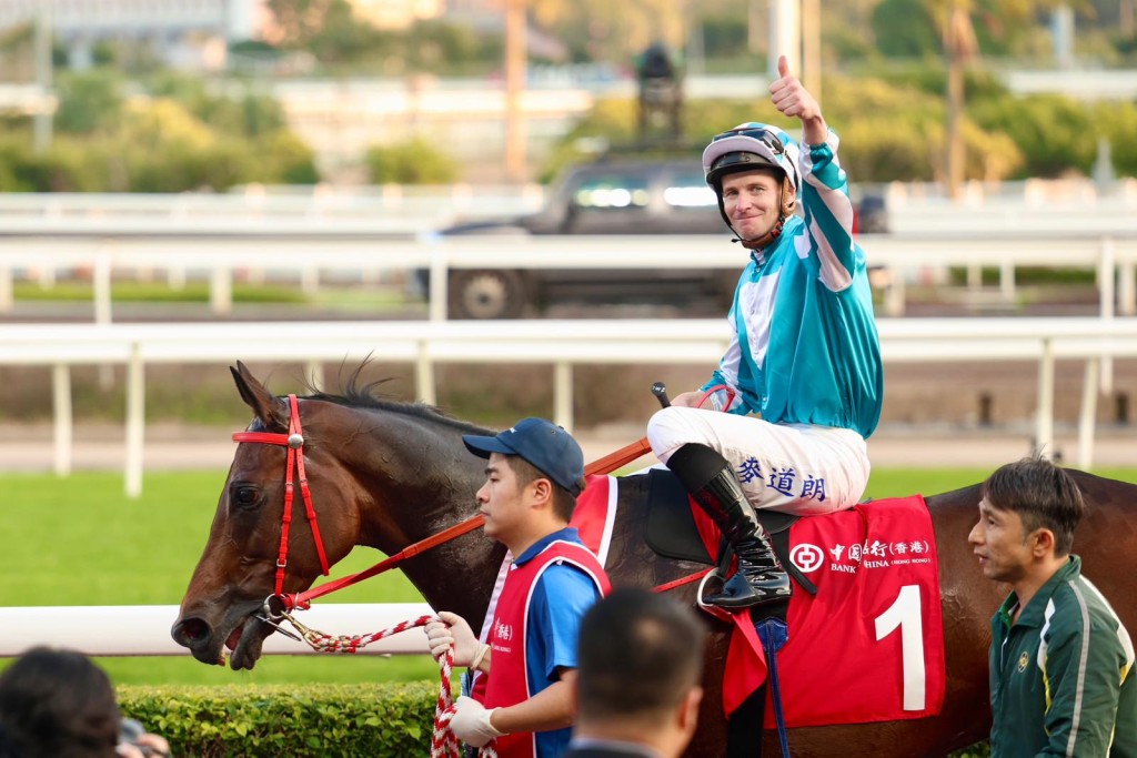 James McDonald returns to scale triumphant on Romantic Warrior SINGTAO 