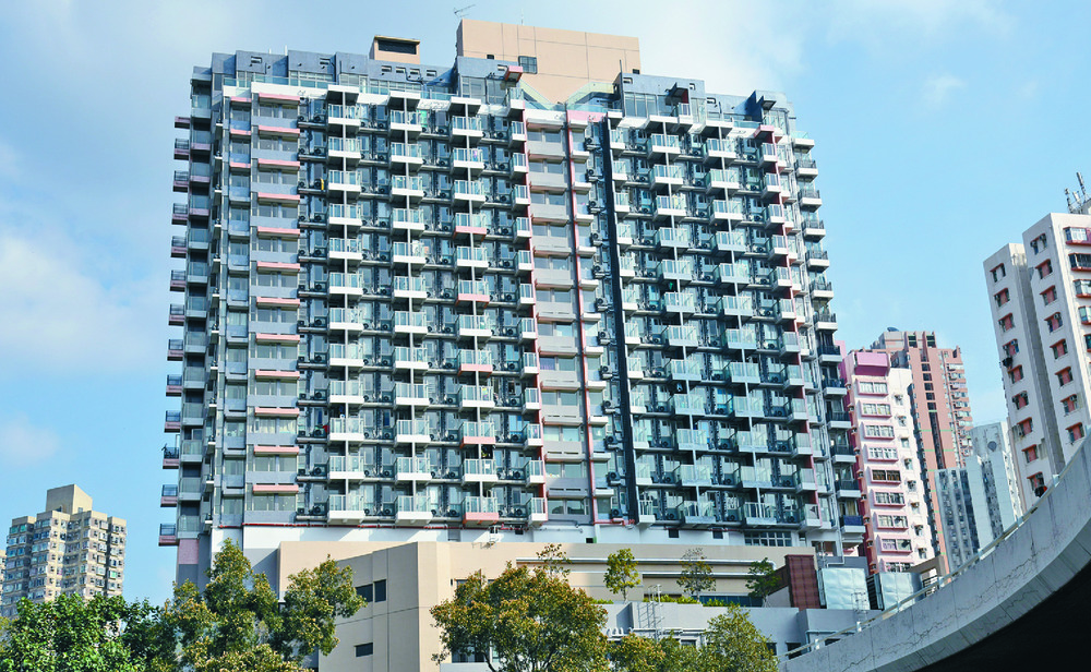 A vendor gained HK$433,000 on the sale of a T-Plus unit for HK$2.4 million.
SING TAO A vendor gained HK$433,000 on the sale of a T-Plus unit for HK$2.4 million.
SING TAO