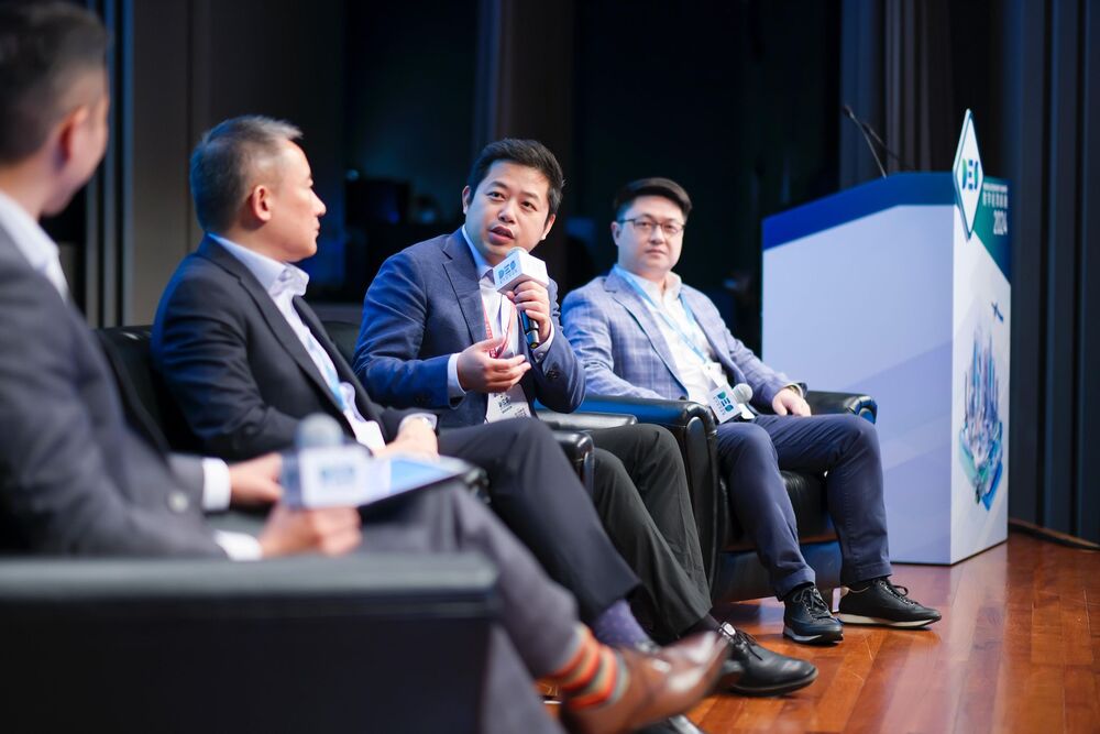 Mr. Dongzhe Su, ASTRI’s Director of Smart Mobility